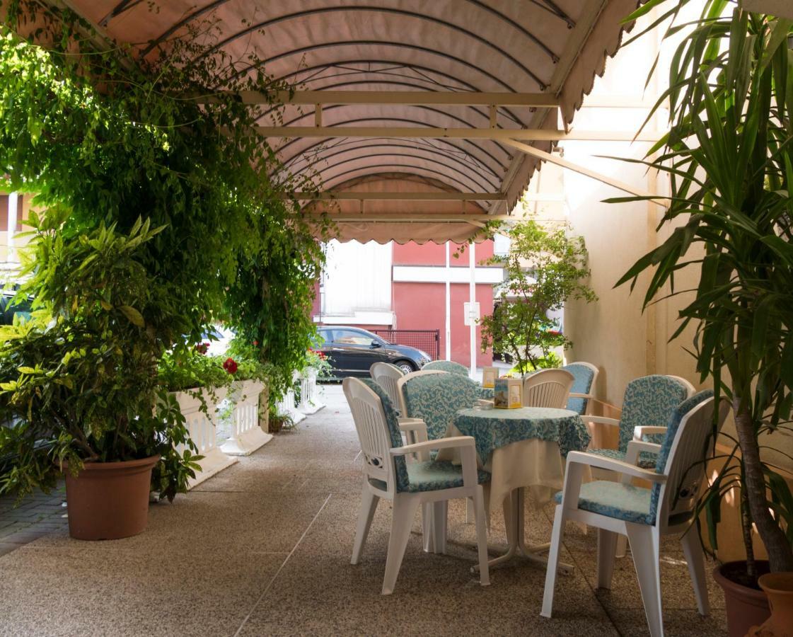 Casa Mia Hotel 2*